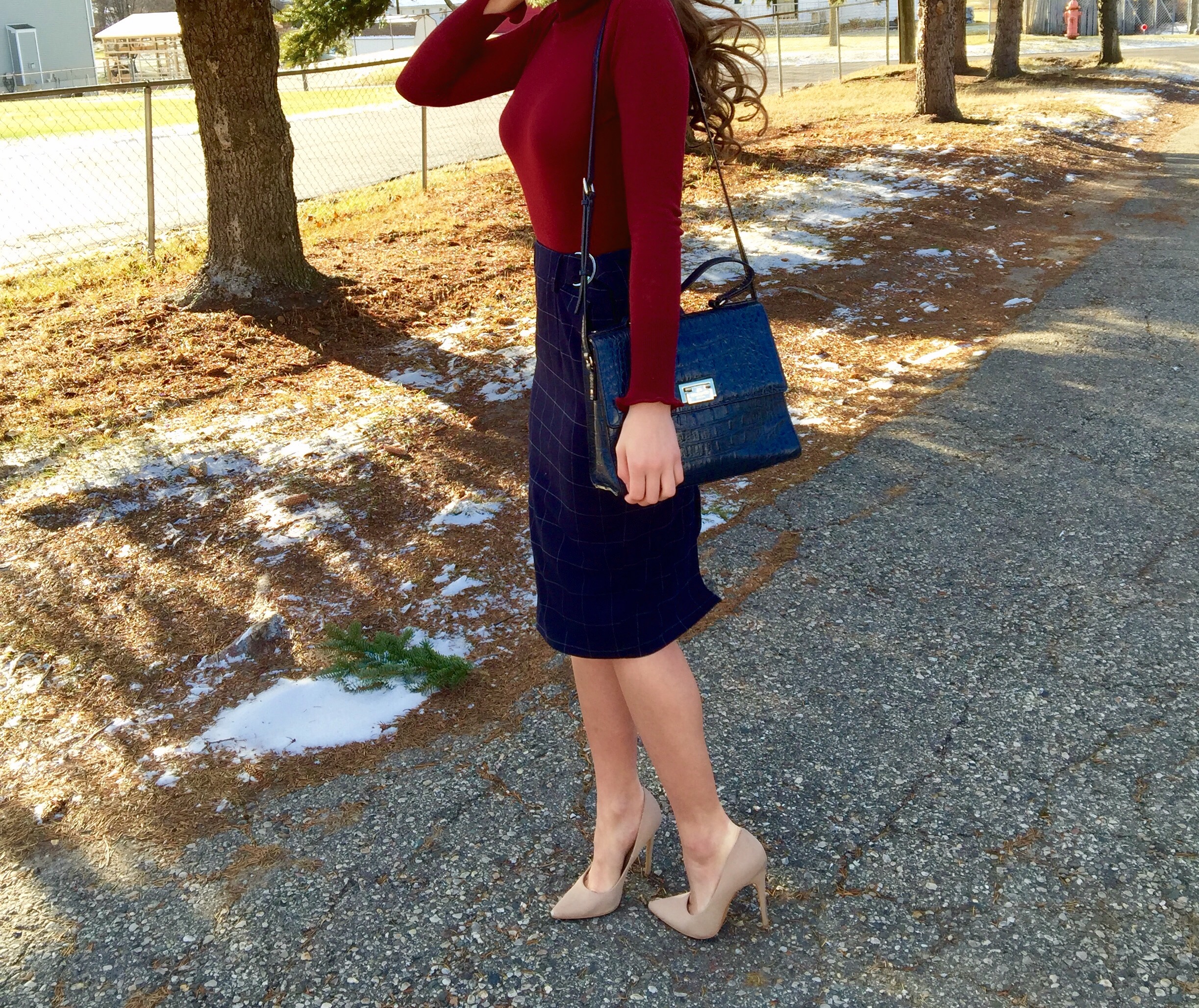 A Classy Holiday Outfit | Nicole Arnold on @ShesIntentional