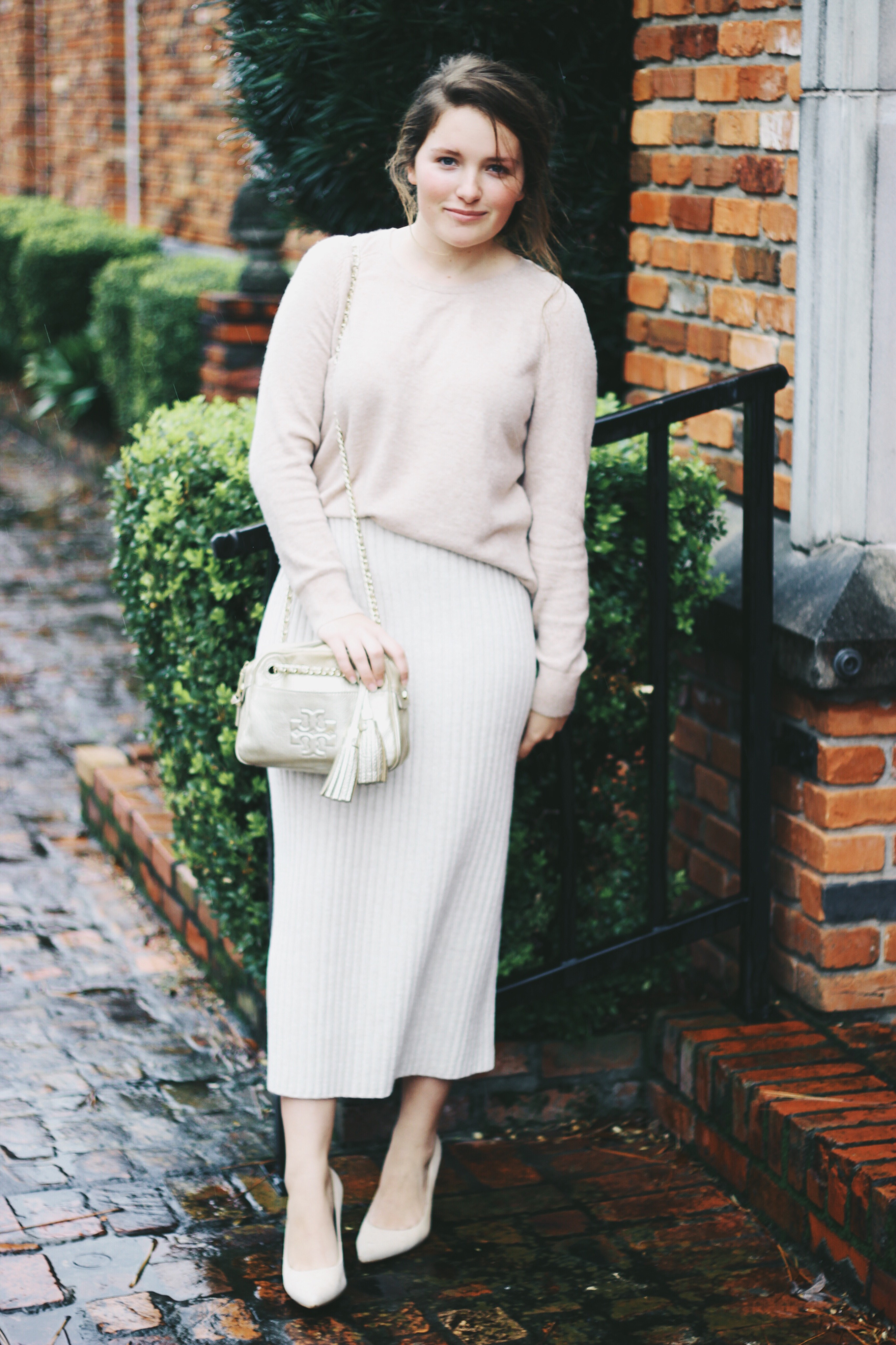 Monochrom Outfit Inspiration by @courtneytoliver on @ShesIntentional